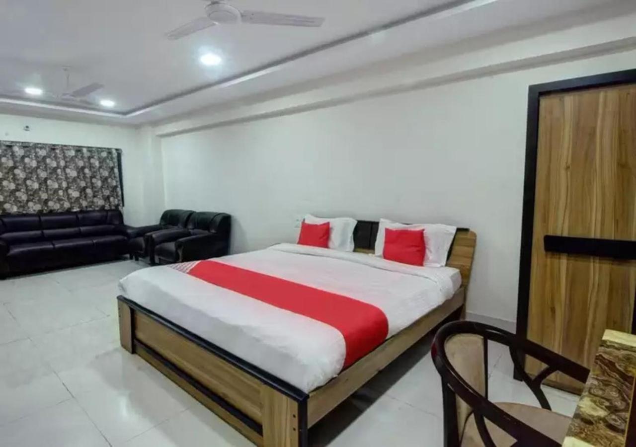 Hotel Santoshi Hometel Raichur ภายนอก รูปภาพ