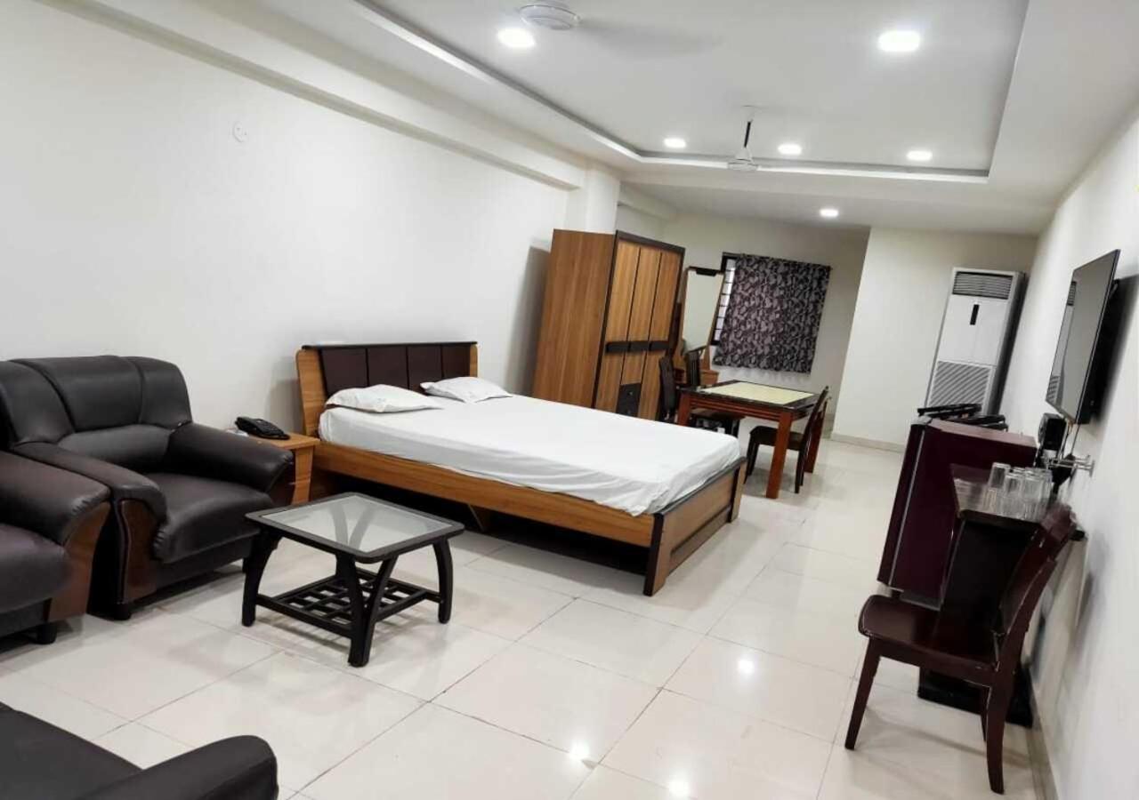Hotel Santoshi Hometel Raichur ภายนอก รูปภาพ