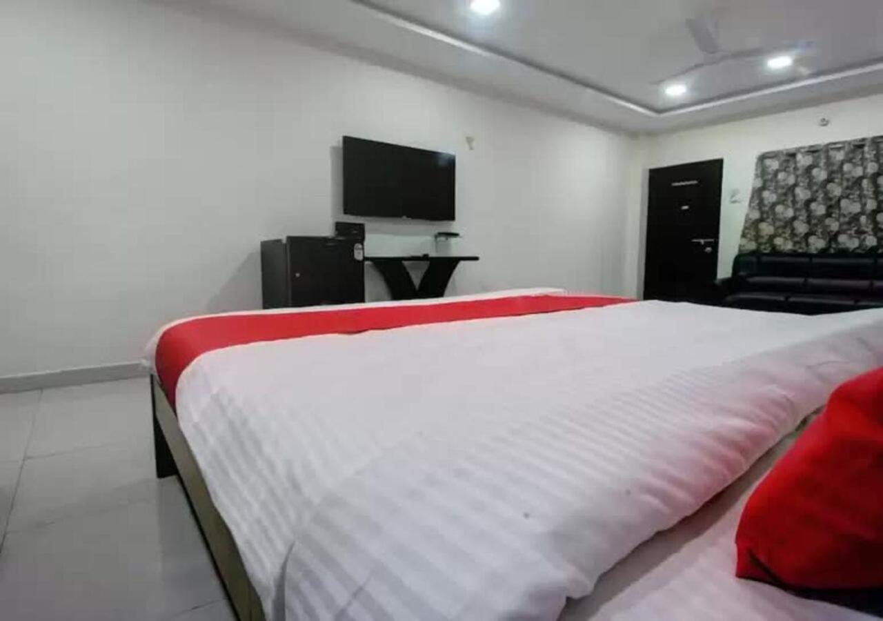 Hotel Santoshi Hometel Raichur ภายนอก รูปภาพ