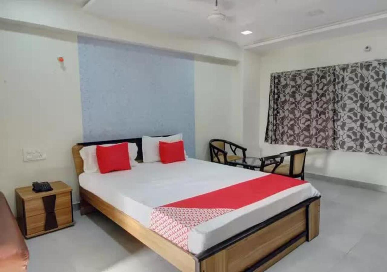 Hotel Santoshi Hometel Raichur ภายนอก รูปภาพ