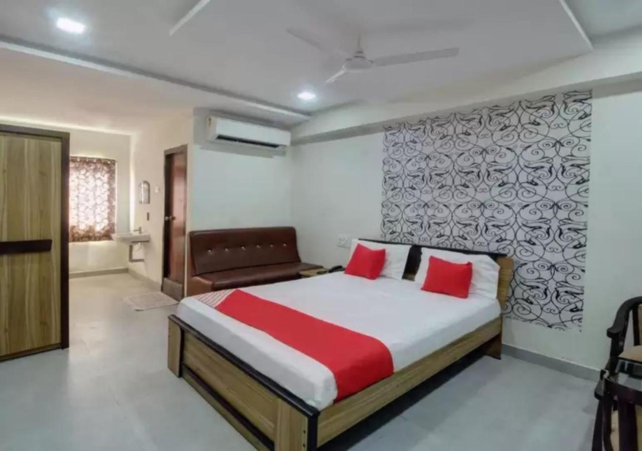 Hotel Santoshi Hometel Raichur ภายนอก รูปภาพ